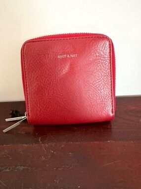 Matt & Nat Rue Small Vegan Zip Around Wallet in Red